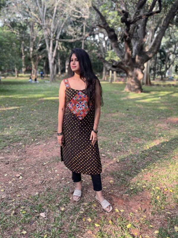 Bandhini Kutchi Sleeveless Kurta - Image 3