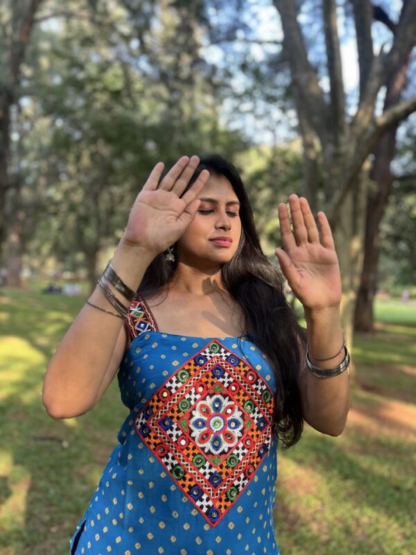 Bandhini Kutchi Sleeveless Kurta - Image 3