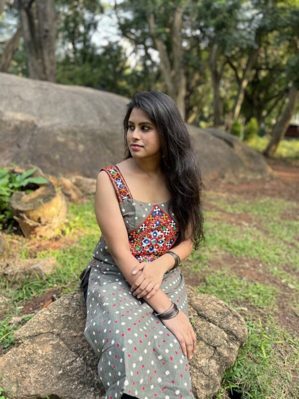 Bandhini Kutchi Sleeveless Kurta - Image 2