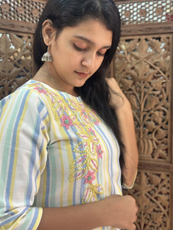 Flex Cotton Striped Woven Embroidered Kurta - Image 4
