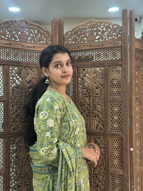 Jaipuri Floral Print Kurta Set with Dupatta - Image 3