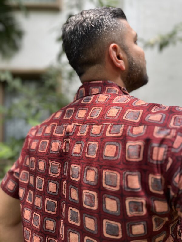 Concentric Box Print Men's Shirt - Image 3